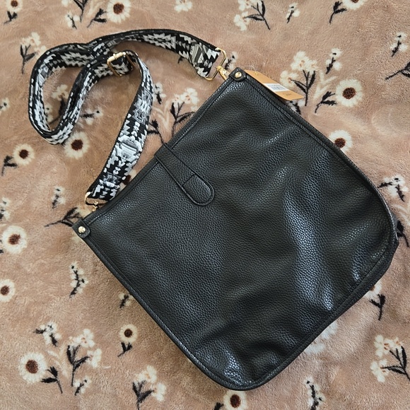 NWT Simply Southern Sherpa Crossbody Black & Gold - Picture 3 of 5